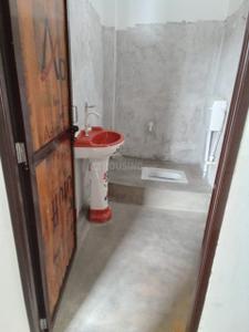 Bathroom Image of 400 Sq.ft 1 BHK Builder Floor for rent in Budheshwar Lucknow for Rs. 5000