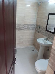 Bathroom Image of 1000 Sq.ft 2.5 BHK Apartment / Flat for sale in Amrapali Zodiac, Sector 120 Noida for Rs. 9000000