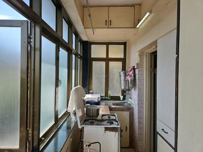 Kitchen Image of 750 Sq.ft 2 BHK Apartment / Flat for sale in Mazgaon Mumbai for Rs. 11500000