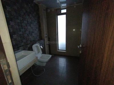 Bathroom Image of 1650 Sq.ft 3 BHK Apartment / Flat for sale in Rajesh White City, Kandivali East Mumbai for Rs. 40000000