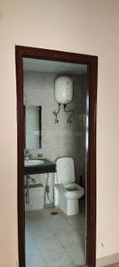 Bathroom Image of 1500 Sq.ft 3 BHK Apartment / Flat for rent in AWHO Vay Sector 8B G, Vrindavan Yojana Lucknow for Rs. 21000