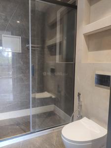Bathroom Image of 3600 Sq.ft 4.5 BHK Builder Floor for rent in South City Floors 1, Sector 41 Gurgaon for Rs. 165000