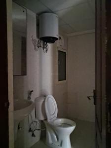 Common Bathroom Image of 1390 Sq.ft 3 BHK Apartment / Flat for sale in Amrapali Sapphire, Sector 45 Noida for Rs. 16500000
