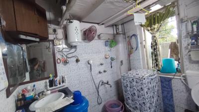 Bathroom Image of 550 Sq.ft 1 BHK Apartment / Flat for sale in Park Street Area Kolkata for Rs. 7000000