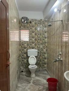 Bathroom Image of 650 Sq.ft 1 BHK Apartment / Flat for sale in Tollygunge Kolkata for Rs. 2800000