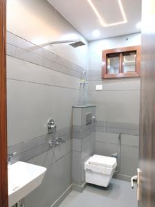 Common Bathroom Image of 811 Sq.ft 3 BHK Builder Floor for sale in Nangli Sakrawati New Delhi for Rs. 6550000