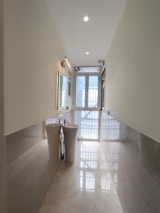 Kitchen Image of 1800 Sq.ft 3 BHK Apartment / Flat for sale in Vasant Kunj New Delhi for Rs. 26500000
