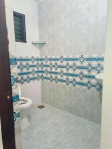 Bathroom Image of 1550 Sq.ft 3 BHK Apartment / Flat for rent in Vadsar Vadodara for Rs. 25000