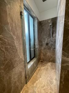 Bathroom Image of 1055 Sq.ft 3 BHK Apartment / Flat for sale in Khar West Mumbai for Rs. 65000000