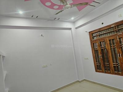 Bedroom Image of 600 Sq.ft 2 BHK Independent House for rent in Roberts Lines Lucknow for Rs. 8500