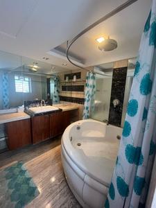 Bathroom Image of 2500 Sq.ft 4 BHK Apartment / Flat for rent in Clayton Apartment, Bandra West Mumbai for Rs. 350000