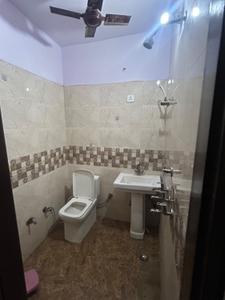 Bathroom Image of 700 Sq.ft 2 BHK Builder Floor for rent in RWA Jitar Nagar Block C, Krishna Nagar New Delhi for Rs. 18000