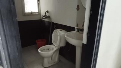 Bathroom Image of 700 Sq.ft 1 RK Apartment / Flat for rent in Panchsheel Wellington, Crossings Republik Ghaziabad for Rs. 15000