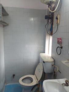 Bathroom Image of 1200 Sq.ft 3 BHK Apartment / Flat for rent in Takshshila Apartments, Patparganj New Delhi for Rs. 42000