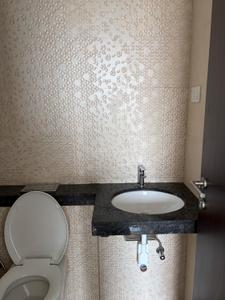 Bathroom Image of 650 Sq.ft 1.5 BHK Apartment / Flat for rent in Kalpataru Elitus, Mulund West Mumbai for Rs. 52000