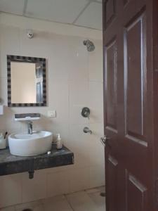 Bedroom One Image of 1425 Sq.ft 3 BHK Apartment / Flat for sale in Paramount Floraville, Kulesara Noida for Rs. 18000000