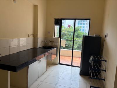Kitchen Image of 650 Sq.ft 1 BHK Apartment / Flat for rent in Kumar Paradise, Magarpatta City Pune for Rs. 28000