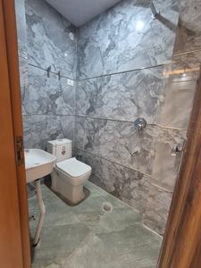 Bathroom Image of 1350 Sq.ft 3 BHK Builder Floor for rent in Chhattarpur New Delhi for Rs. 25500