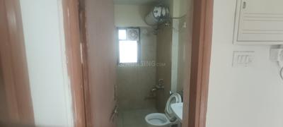 Bathroom Image of 950 Sq.ft 2 BHK Apartment / Flat for rent in K Raheja Vista Phase 3, Mohammed Wadi Pune for Rs. 24000