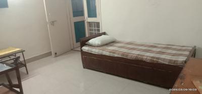 Bedroom Image of 200 Sq.ft 1 RK Apartment / Flat for rent in Sector 25 Noida for Rs. 15000