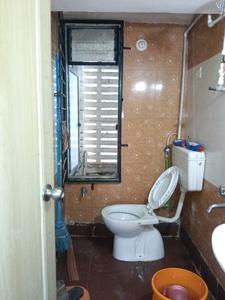 Common Bathroom Image of 550 Sq.ft 1 BHK Apartment / Flat for rent in Raunak Unnathi Woods, Kasarvadavali Thane for Rs. 25000