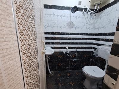Bathroom Image of 600 Sq.ft 1 BHK Builder Floor for rent in Bommanahalli Bengaluru for Rs. 16000