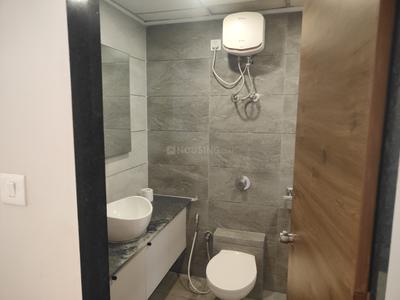 Bathroom Image of 1850 Sq.ft 3 BHK Apartment / Flat for rent in Chhani Vadodara for Rs. 36000