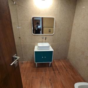 Bathroom Image of 3000 Sq.ft 5 BHK Apartment / Flat for rent in Paarth Sundeck, Gaytri Vihar Kota for Rs. 121000