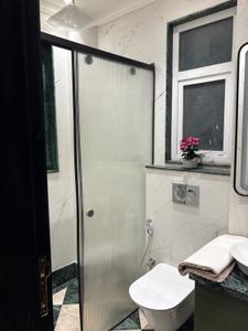 Image of 2700 Sq.ft 4 BHK Builder Floor for sale in Anand Vihar, New Delhi for Rs. 69000000