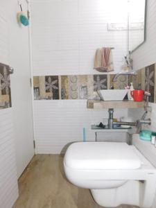 Bathroom Image of 1100 Sq.ft 3 BHK Apartment / Flat for sale in Andheri West Mumbai for Rs. 45000000