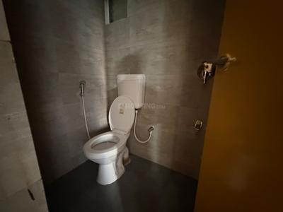 Bathroom Image of 1020 Sq.ft 1.5 BHK Apartment / Flat for sale in Godrej Vananta, Jagatpur Ahmedabad for Rs. 4350000
