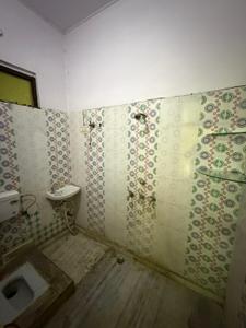 Bathroom Image of 1226 Sq.ft 2 BHK Apartment / Flat for rent in Hefty Mayur Vihar Extantion I, Shastri Nagar Meerut for Rs. 12000