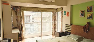 Bedroom Image of 802 Sq.ft 2 BHK Apartment / Flat for sale in Khar West Mumbai for Rs. 43000000