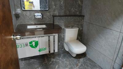 Bathroom Image of 800 Sq.ft 1 BHK Builder Floor for rent in Sector 15 Part 2 Gurgaon for Rs. 32000