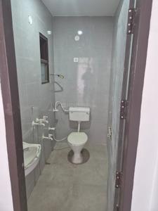 Bathroom Image of 350 Sq.ft 1 RK Apartment / Flat for rent in Tikawali Faridabad for Rs. 5500