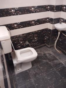 Bathroom Image of 750 Sq.ft 1.5 BHK Apartment / Flat for rent in Thakurpur Dehradun for Rs. 10000