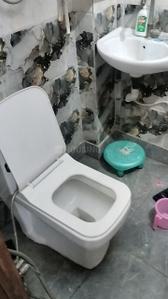 Bathroom Image of 240 Sq.ft 1 RK Independent House for rent in Laxmi Nagar New Delhi for Rs. 11265