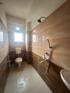 Bathroom Image of 900 Sq.ft 2 BHK Apartment / Flat for rent in Chinar Park Kolkata for Rs. 15000
