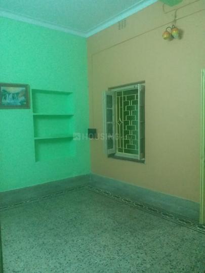 Bedroom Image of 800 Sq.ft 2 BHK Builder Floor for rent in Maniktala Kolkata for Rs. 16000