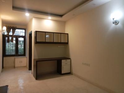 Bedroom Image of 2800 Sq.ft 3 BHK Apartment / Flat for rent in DDA Flats Vasant Kunj, Vasant Kunj New Delhi for Rs. 100000