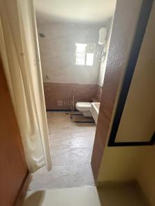 Bathroom Image of 1650 Sq.ft 3 BHK Apartment / Flat for rent in Laxminagar Nagpur for Rs. 38000