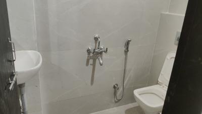 Bathroom Image of 400 Sq.ft 1 BHK Apartment / Flat for rent in Scheme No 114 Indore for Rs. 15000