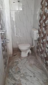 Bathroom Image of 650 Sq.ft 1 BHK Independent House for rent in Nawada New Delhi for Rs. 8000