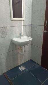 Bathroom Image of 638 Sq.ft 1 BHK Apartment / Flat for rent in Mahalakshmi Nagar Indore for Rs. 17000