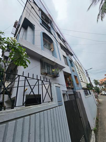 Mukherjee Apar Main Image 1