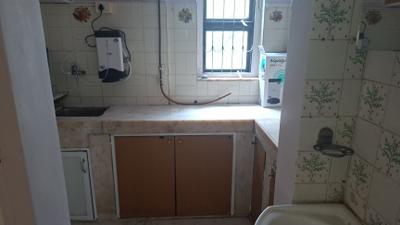 Kitchen Image of 675 Sq.ft 1.5 BHK Apartment / Flat for rent in Mohit Georgina CHS, Bandra West Mumbai for Rs. 85000