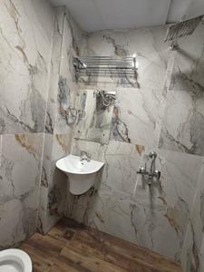 Bathroom Image of 350 Sq.ft 1 RK Apartment / Flat for rent in Sector 44 Noida for Rs. 17000
