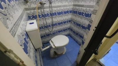 Bathroom Image of 620 Sq.ft 1 BHK Apartment / Flat for rent in Erandwane Pune for Rs. 25000