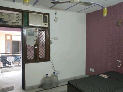 Bedroom Image of 450 Sq.ft 1 BHK Builder Floor for rent in Shalimar Bagh New Delhi for Rs. 16000
