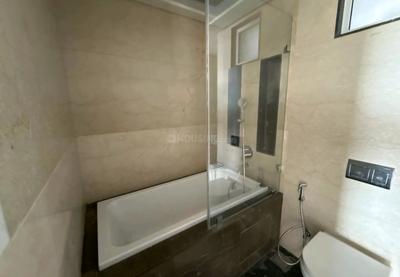 Bathroom Image of 2200 Sq.ft 3 BHK Apartment / Flat for rent in Lokhandwala Minerva, Worli Mumbai for Rs. 362000